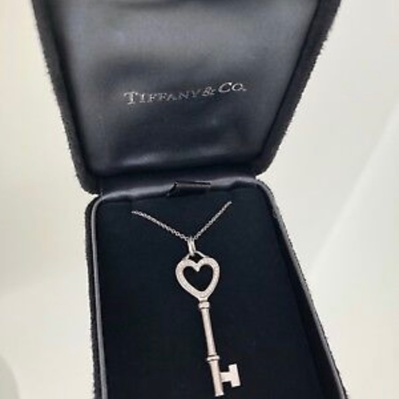 TIFFANY & CO. 18KT WHITE GOLD DIAMOND HEART KEY PENDANT 16-INCH NECKLACE - Picture 4 of 7